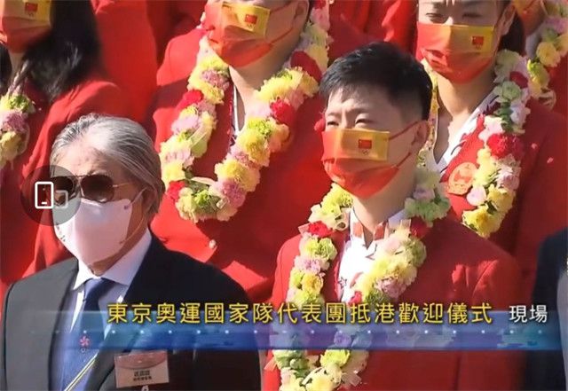 接着对我露出一张卑鄙小人的谄媚笑脸。